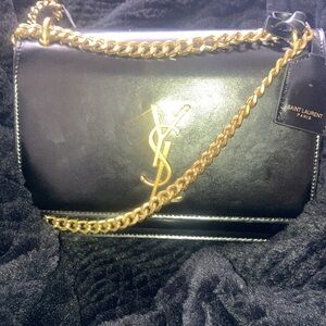 I’m selling a ysl bag it was gifted to me a couple weeks ago